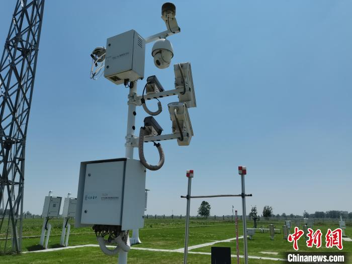 壽縣國家氣候觀象臺內(nèi)各種觀測設(shè)備?！侨?攝