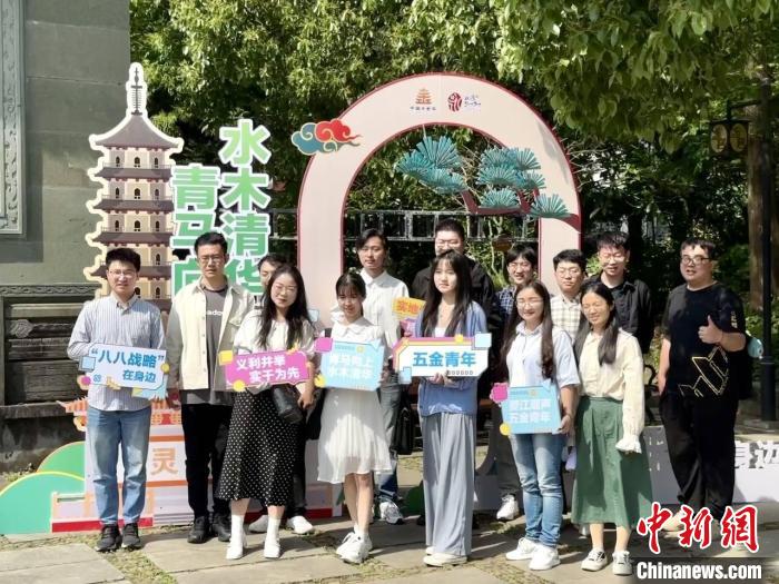 宣講團(tuán)成員在永康市合影?！吴晫?攝