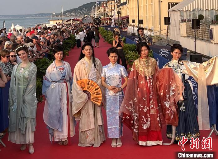 當(dāng)?shù)貢r(shí)間6月16日，2023年卡布爾電影節(jié)中國(guó)日活動(dòng)舉行?！≈鬓k方供圖