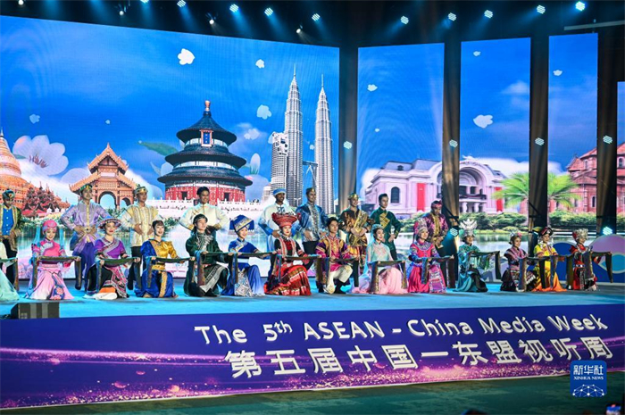 10月21日，在馬來西亞行政首都普特拉賈亞，演員在第五屆中國—東盟視聽周開幕活動上表演。新華社記者 程一恒 攝