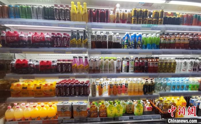 某超市的飲料區(qū)。 <a target='_blank' href='/' ><p  align=