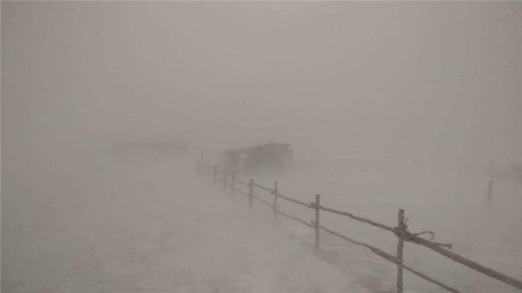 2023年11月4日，蒙古國(guó)部分省份發(fā)生暴風(fēng)雪天氣。蒙古國(guó)緊急情況總局官網(wǎng)圖片