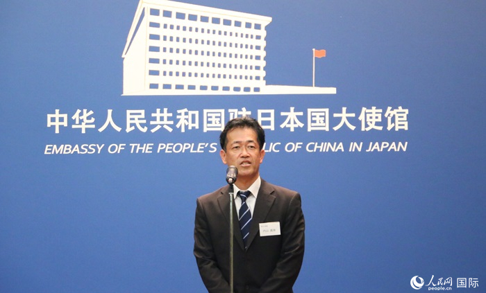 導(dǎo)師代表、東京大學(xué)教授內(nèi)山真伸發(fā)表致辭。人民網(wǎng) 許可攝