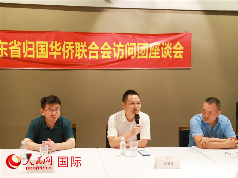 中國(guó)駐里約總領(lǐng)館副總領(lǐng)事王尉育（中）在座談會(huì)上致辭。人民網(wǎng)記者 陳海琪攝