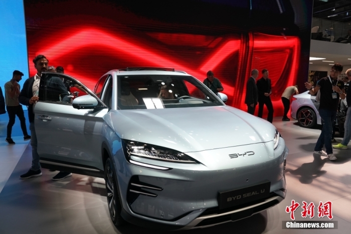 2023年德國國際汽車及智慧出行博覽會(IAA mobility)(亦簡稱慕尼黑國際車展)將于9月5日正式開幕。在9月4日舉行的媒體日，記者看到諸品牌紛紛攜“拳頭”產(chǎn)品亮相。圖為當日比亞迪SEAL U在歐洲首秀。<a target='_blank' href='/'><p  align=