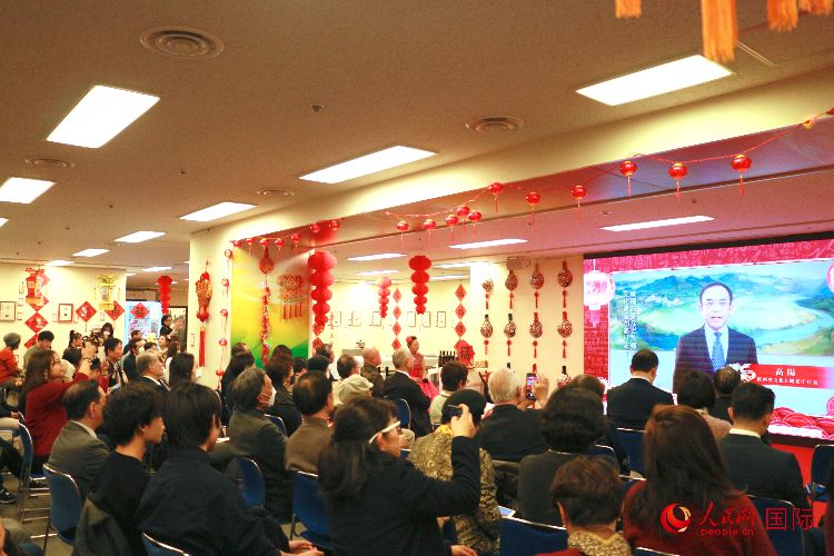 2月9日，“喜迎龍年·品味陜西”——2024新春迎福（展）聯(lián)歡會(huì)暨陜西文化年在東京中國文化中心拉開帷幕。人民網(wǎng) 許可攝