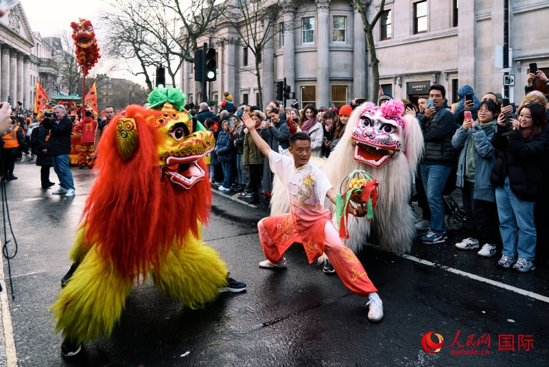 倫敦新春慶典現(xiàn)場。人民網(wǎng) 郭錦標(biāo)、楊浩鵬攝