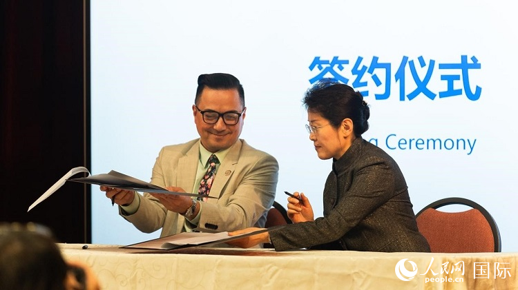 山東省圖書館與舊金山公共圖書館簽署合作協(xié)議。