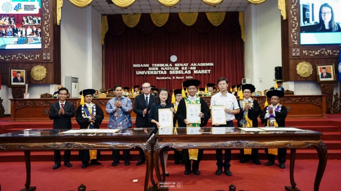 西華大學(xué)、三一一大學(xué)、印尼鋰源新材料有限公司、四川鋰源新能源有限公司四方共同簽署國際合作協(xié)議。印尼三一一大學(xué)孔子學(xué)院供圖