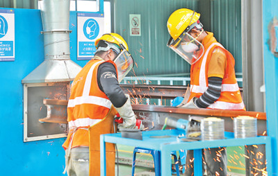 中企承建的馬東鐵項目創(chuàng)造就業(yè)機會超過1.8萬個，合作的當(dāng)?shù)仄髽I(yè)超過1900家——為促進馬來西亞東西海岸互聯(lián)互通貢獻力量（共建“一帶一路”第一現(xiàn)場）