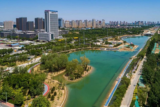環(huán)城水系中的北湖公園越來(lái)越美。羅大慶攝