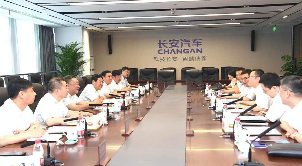 張濤帶隊赴重慶對接洽談項目。 白永民攝