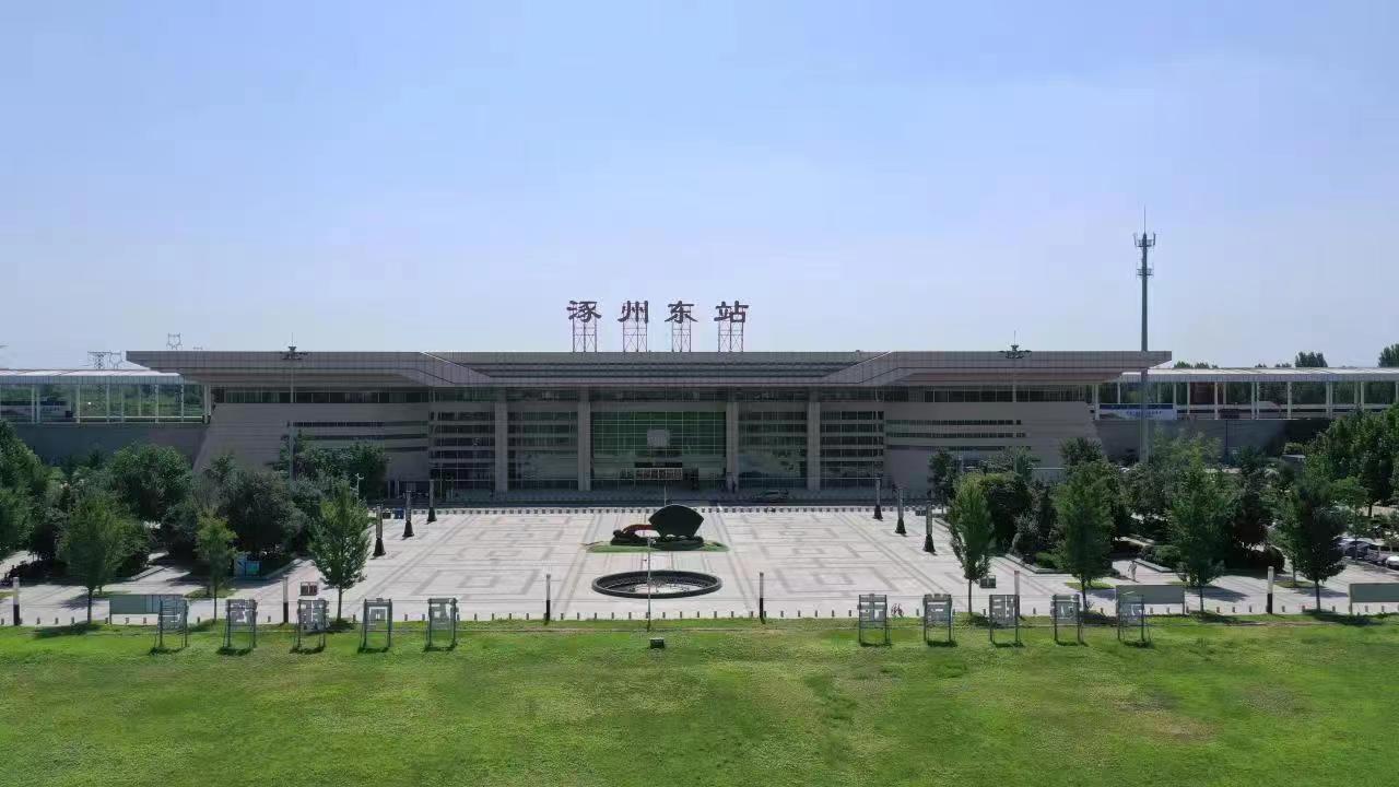 通勤專列高鐵始發(fā)站涿州東站。 熊華明、王聚言攝