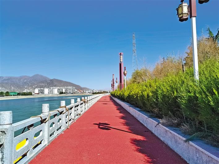 圖為濱河體育公園自行車車道。.jpg