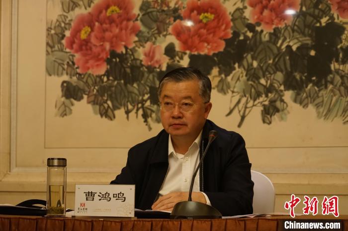 圖為全國人大常委會委員、全國人大華僑委員會副主任委員、致公黨中央副主席曹鴻鳴講話?！∨擞隄?攝