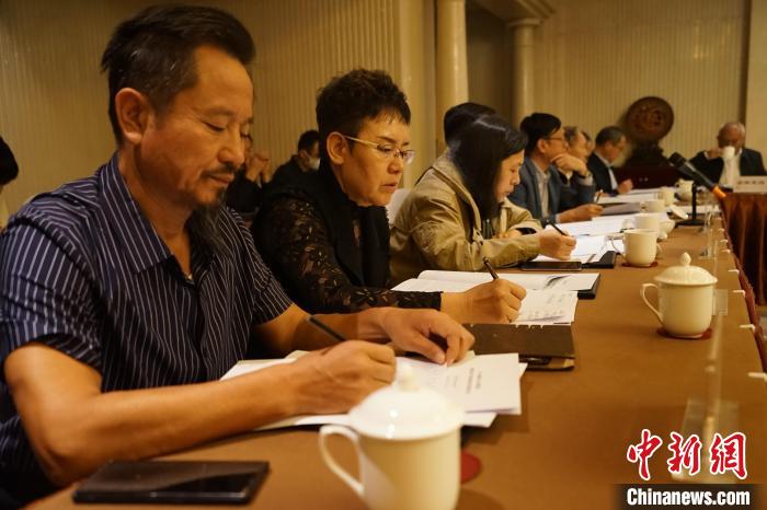 圖為座談會現(xiàn)場?！∨擞隄?攝