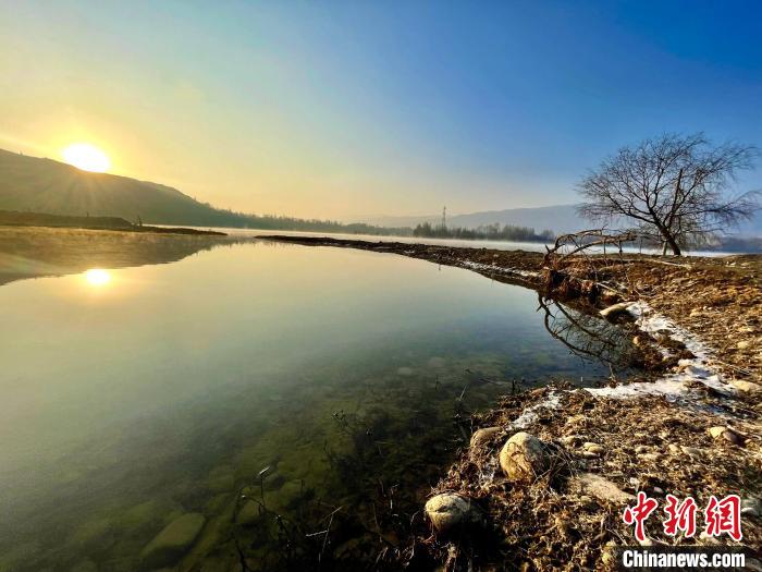 圖為青海省化隆縣黃河濕地景色?！±钣穹?攝