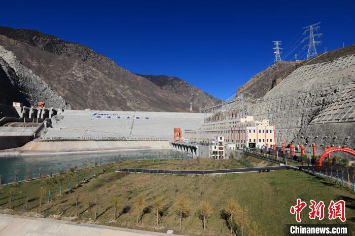 圖為金沙江上游蘇洼龍水電站。　王磊 攝