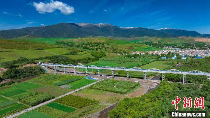 圖為引大濟湟西干渠的渡槽。(資料圖) 青海省水利廳 供圖