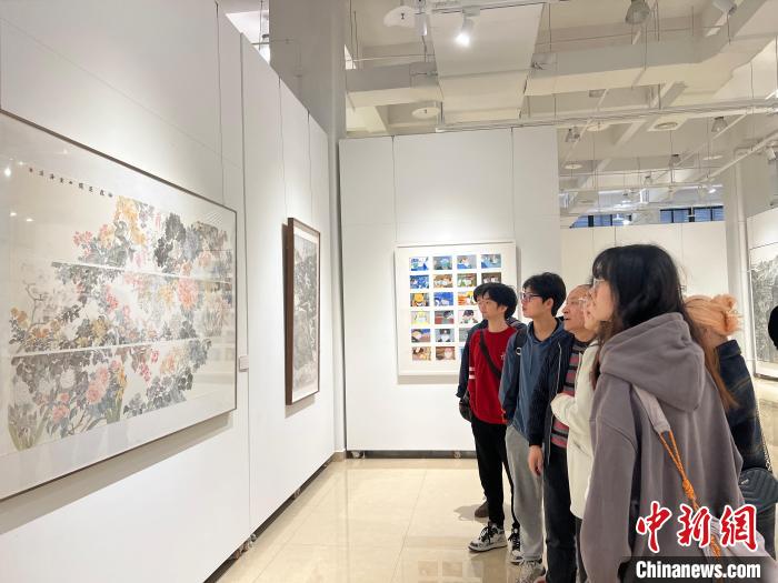 圖為全國青年教師中國畫學(xué)術(shù)邀請展現(xiàn)場。　鐘旖 攝