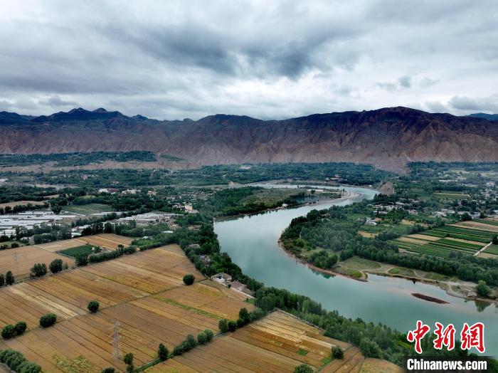 圖為黃河岸畔景色。(資料圖) 李玉峰 攝