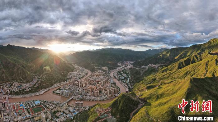 西藏昌都市3.84萬(wàn)戶、19.46萬(wàn)貧困人口全部脫貧