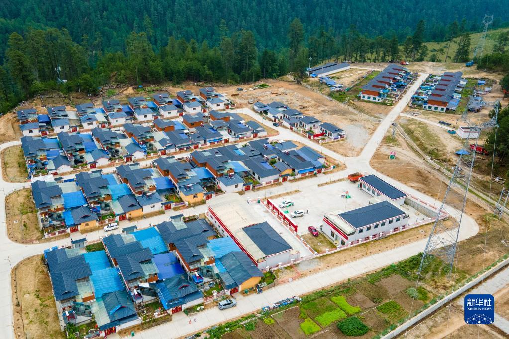 西藏林芝：易地搬遷，迎來(lái)幸福新生活