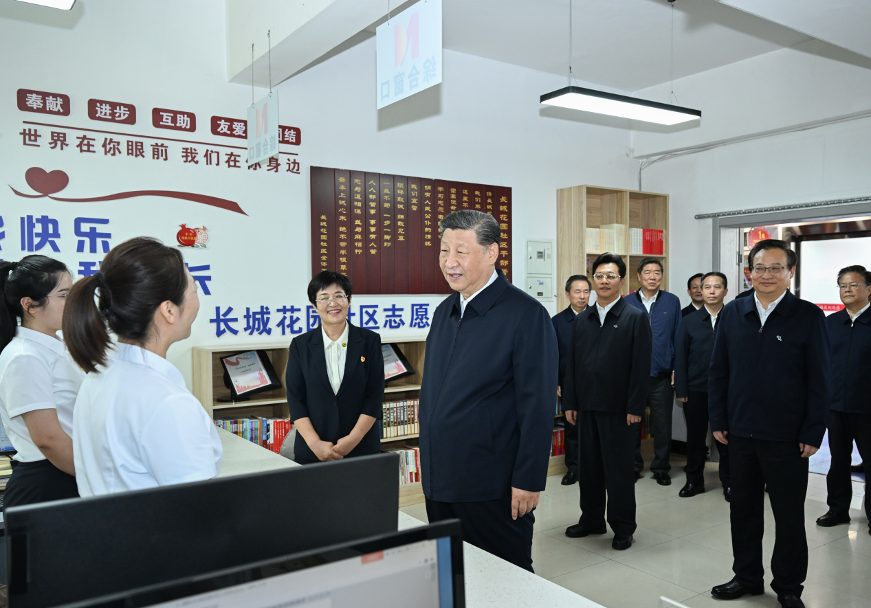 2024年6月19日，習(xí)近平總書(shū)記來(lái)到寧夏銀川市金鳳區(qū)長(zhǎng)城花園社區(qū)考察。