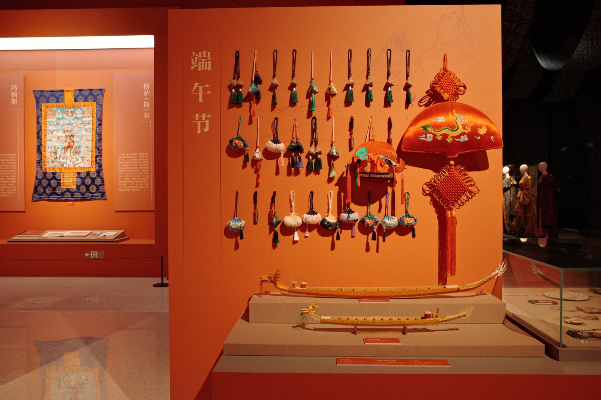 “氣象萬(wàn)千——中國(guó)非遺保護(hù)實(shí)踐主題展”展示了端午節(jié)主題的非遺。人民網(wǎng)記者 劉微攝