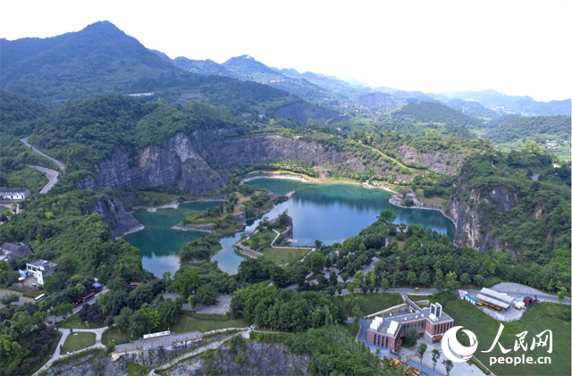由廢棄礦山改建成的銅鑼山礦山公園。人民網(wǎng)記者 劉祎攝