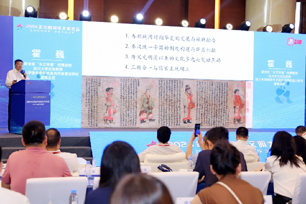 講好中華民族共同體故事，讓網(wǎng)絡(luò)“連心”更“聚心”