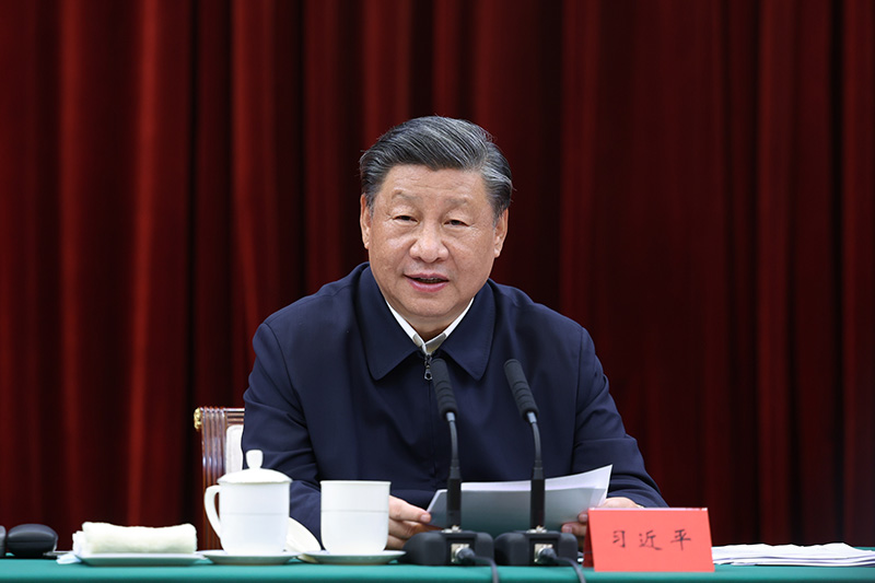 2023年10月12日下午，中共中央總書(shū)記、國(guó)家主席、中央軍委主席習(xí)近平在江西省南昌市主持召開(kāi)進(jìn)一步推動(dòng)長(zhǎng)江經(jīng)濟(jì)帶高質(zhì)量發(fā)展座談會(huì)并發(fā)表重要講話。新華社記者 鞠鵬 攝