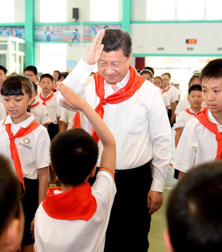 2014年5月30日，習(xí)近平總書記來到北京市海淀區(qū)民族小學(xué)，參加慶?！傲弧眹H兒童節(jié)活動(dòng)。