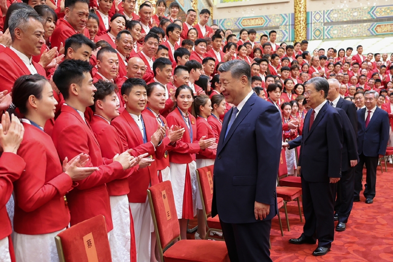 2024年8月20日，習(xí)近平總書記在人民大會堂接見第33屆夏季奧林匹克運(yùn)動會中國體育代表團(tuán)全體成員。