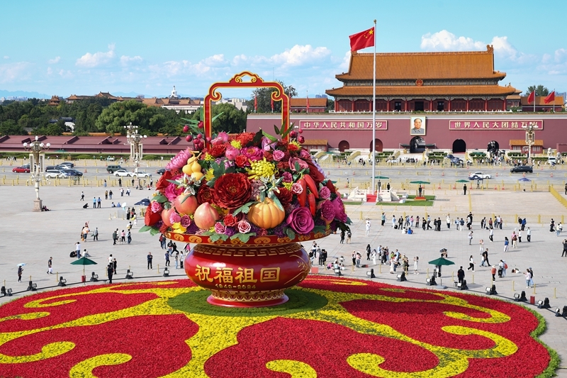 2024年9月25日拍攝的天安門廣場“祝福祖國”巨型花籃。