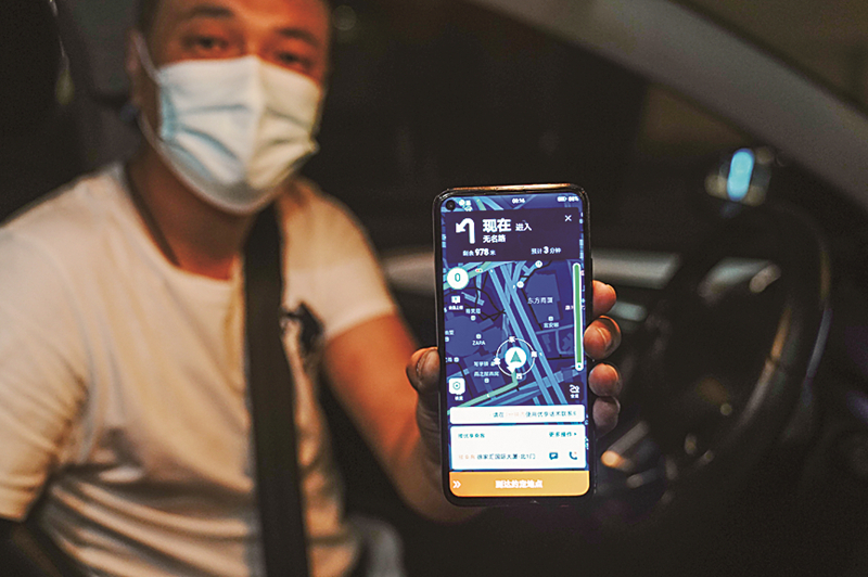 2022年6月1日凌晨，網(wǎng)約車司機(jī)黃興展示他當(dāng)天接到的第一單。