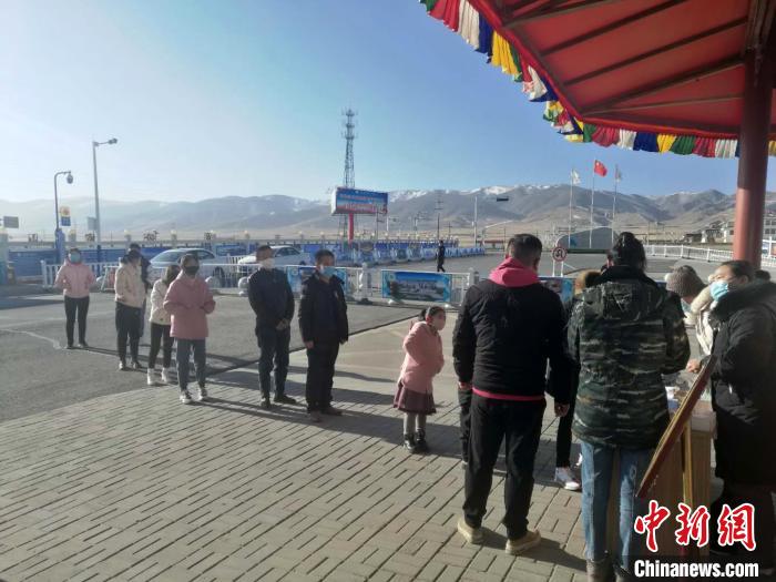 青海首個(gè)恢復(fù)開放景區(qū)迎來(lái)游客