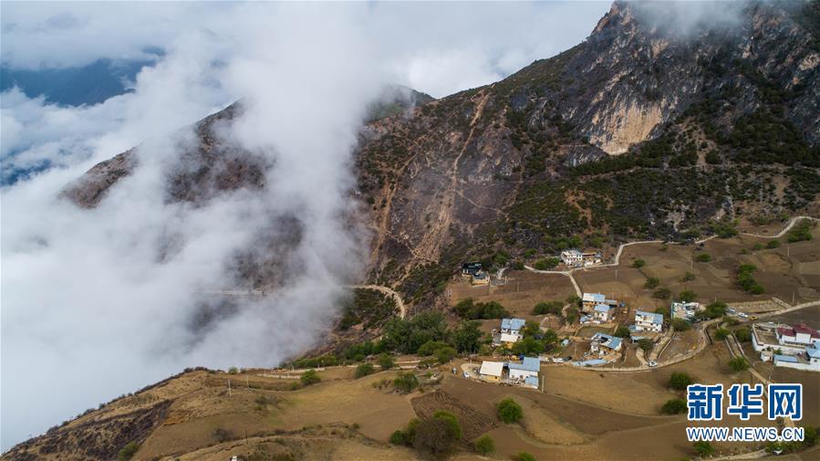 (決戰(zhàn)決勝脫貧攻堅(jiān)·聚焦三區(qū)三州·圖文互動(dòng))(1)拓展新天地——云南迪慶藏區(qū)“新產(chǎn)業(yè)”掠影