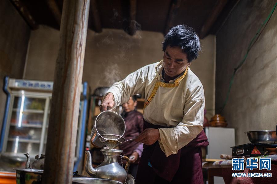 (決戰(zhàn)決勝脫貧攻堅(jiān)·聚焦三區(qū)三州·圖文互動(dòng))(3)拓展新天地——云南迪慶藏區(qū)“新產(chǎn)業(yè)”掠影