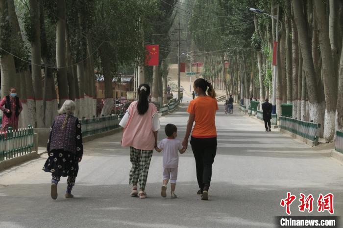 圖為進藏先遣英雄連誓師地原址所在的新疆維吾爾自治區(qū)和田地區(qū)于田縣普魯村現(xiàn)貌。　楊程晨 攝