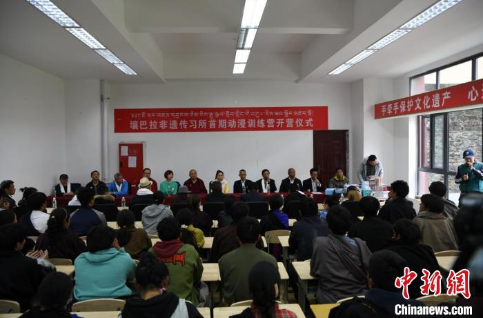 阿壩壤塘首個動漫訓練營開營儀式現(xiàn)場。(壤塘縣委宣傳部 供圖)