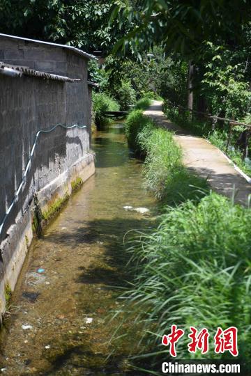 圖為至今仍在流淌的楚援溝。　劉冉陽 攝