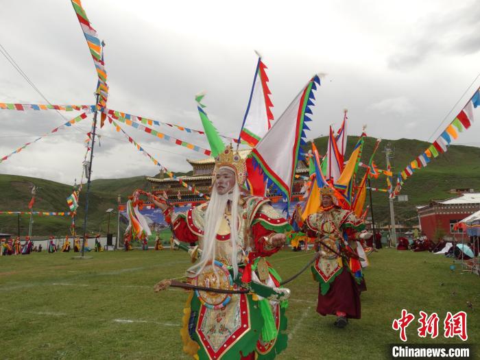 圖為演員進(jìn)行表演?！“喱斂h文體旅游廣電局 供圖