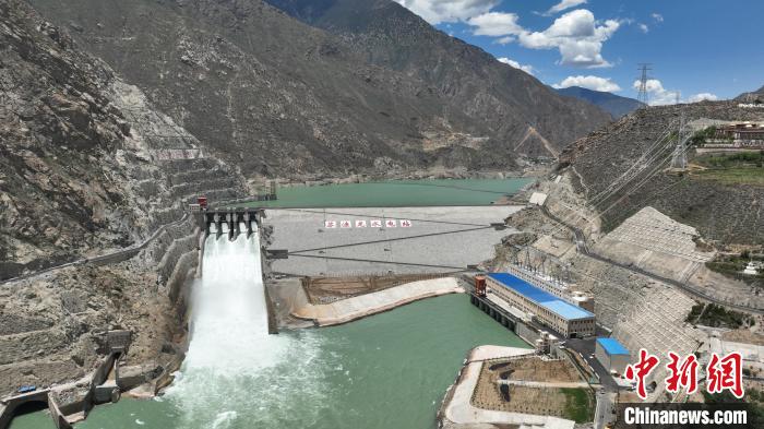 金沙江上游蘇洼龍水電站首臺機(jī)組進(jìn)入72小時(shí)試運(yùn)行