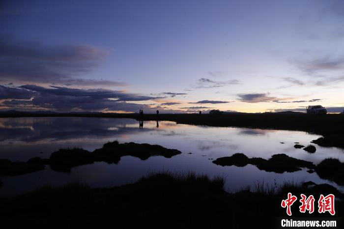 圖為夕陽(yáng)下的查旦濕地?！●R銘言 攝
