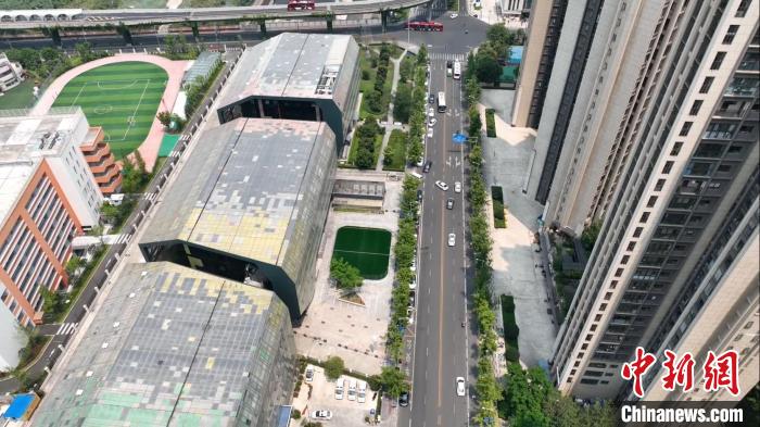 匯泉路社區(qū)一角?！「呒午?攝