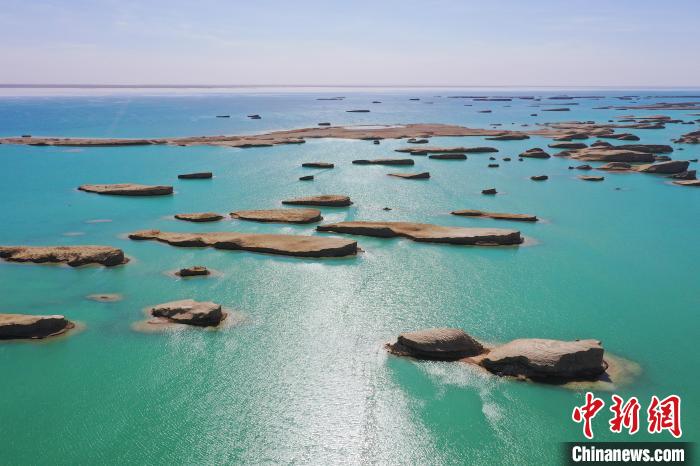 航拍青海大柴旦烏素特水上雅丹奇特景觀?！●R銘言 攝