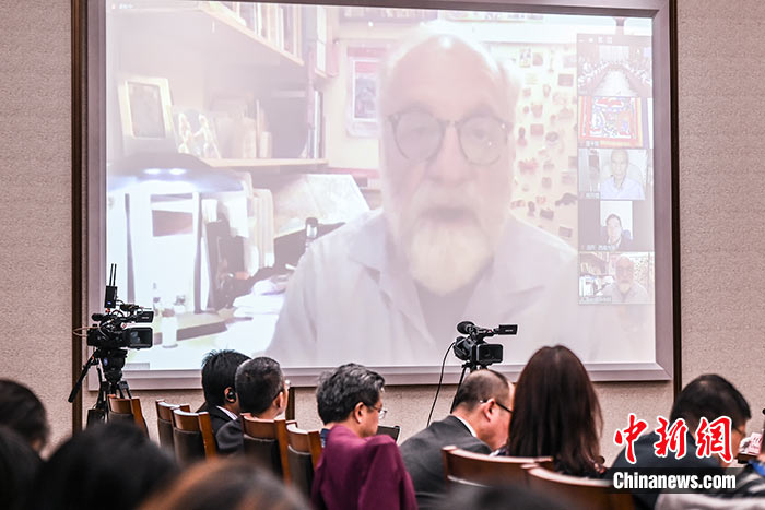 5月16日，由中國社會科學(xué)院西藏智庫、中國社會科學(xué)院民族學(xué)與人類學(xué)研究所主辦的第五屆西藏智庫國際論壇在北京舉行。美國紐約州立大學(xué)教授譚·戈倫夫在主旨演講中表示，自20世紀80年代以來，西方學(xué)者對西藏研究的范圍逐漸擴大，但西藏的語言和宗教仍然是最吸引西方學(xué)者的研究領(lǐng)域。 <a target='_blank' ><p  align=