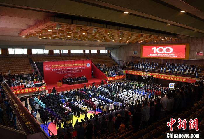 圖為西藏自治區(qū)區(qū)(中)直單位第六屆全民健身運動會、全民健身體驗月暨體育文化展活動現(xiàn)場 貢嘎來松 攝