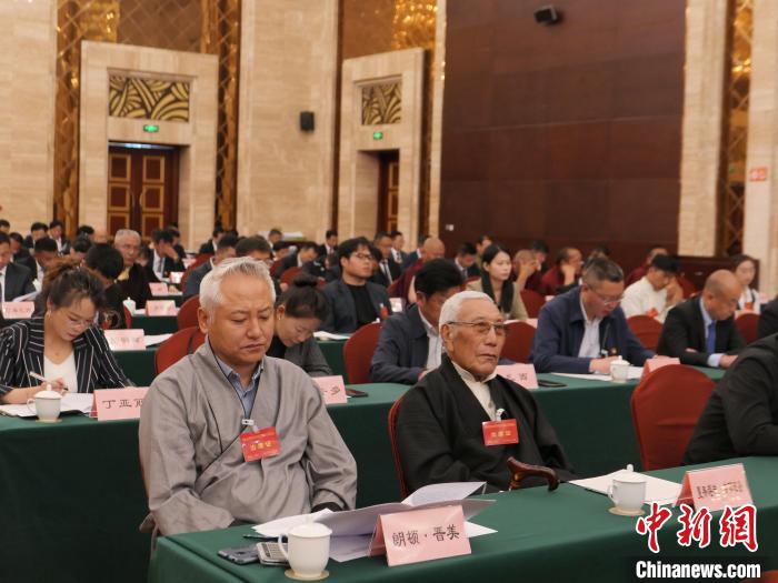 圖為西藏自治區(qū)各族各界慶祝中國共產(chǎn)黨成立100周年座談會現(xiàn)場?！≈x牧 攝